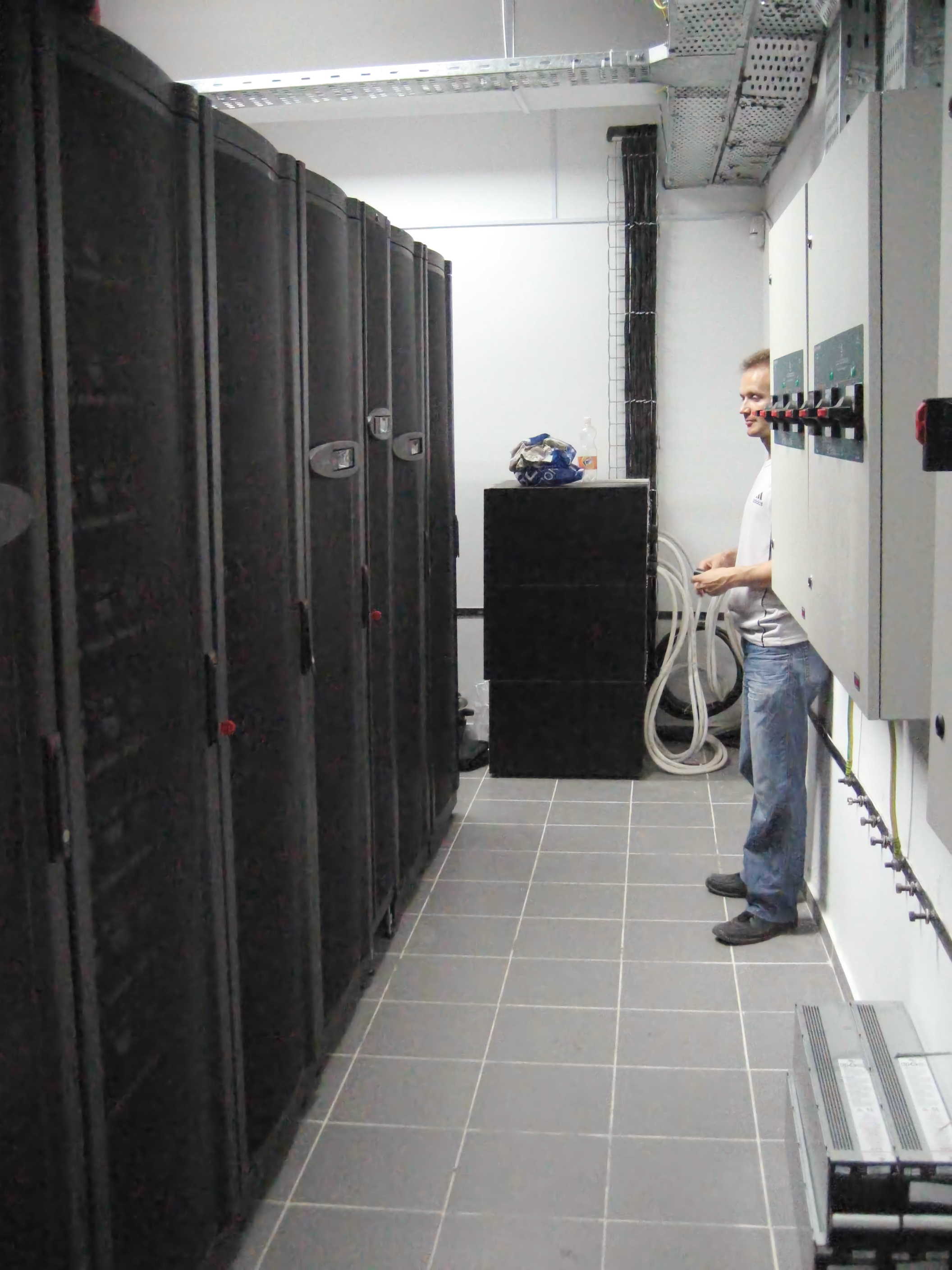 серверные стойки