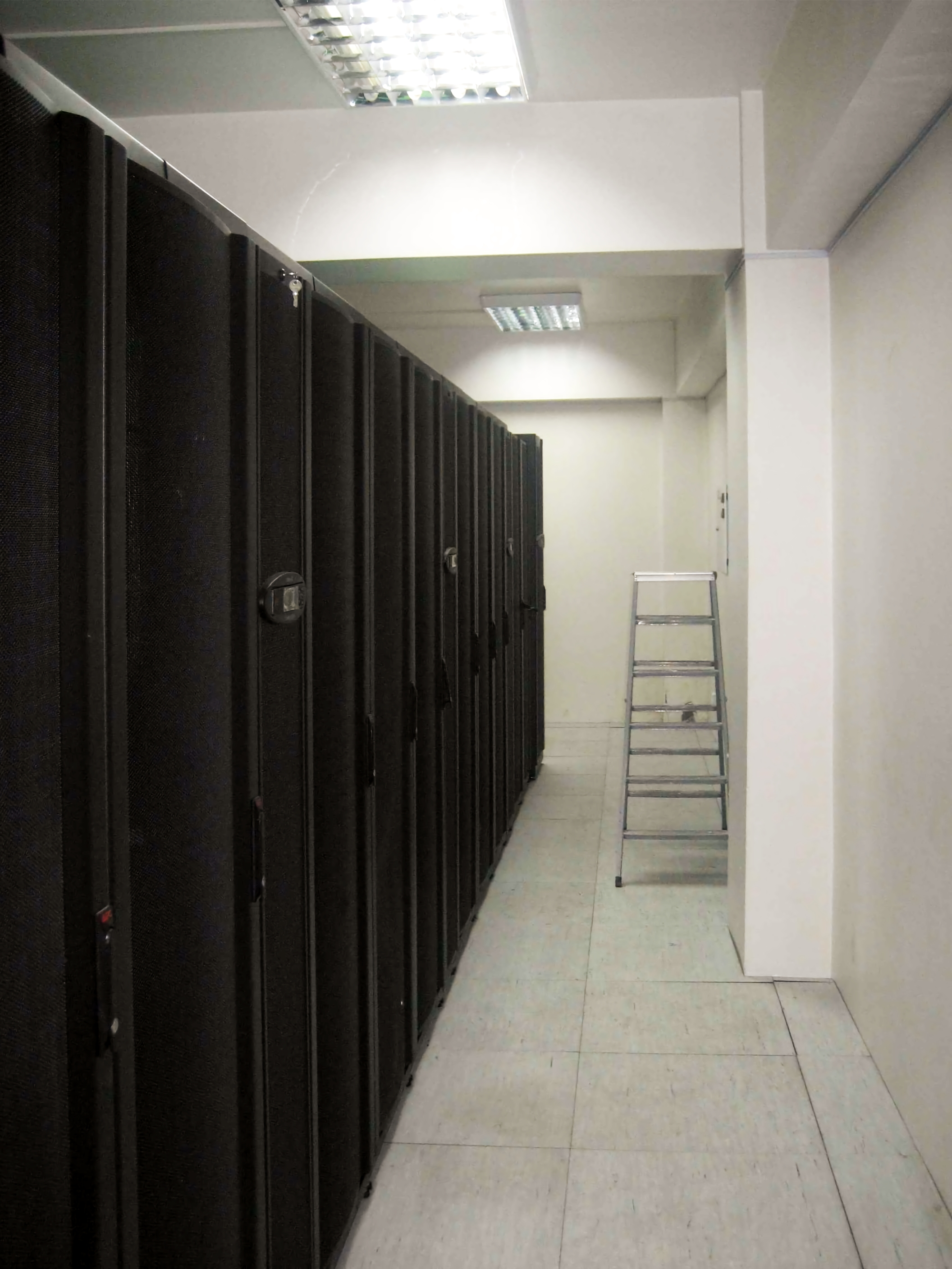 серверные стойки