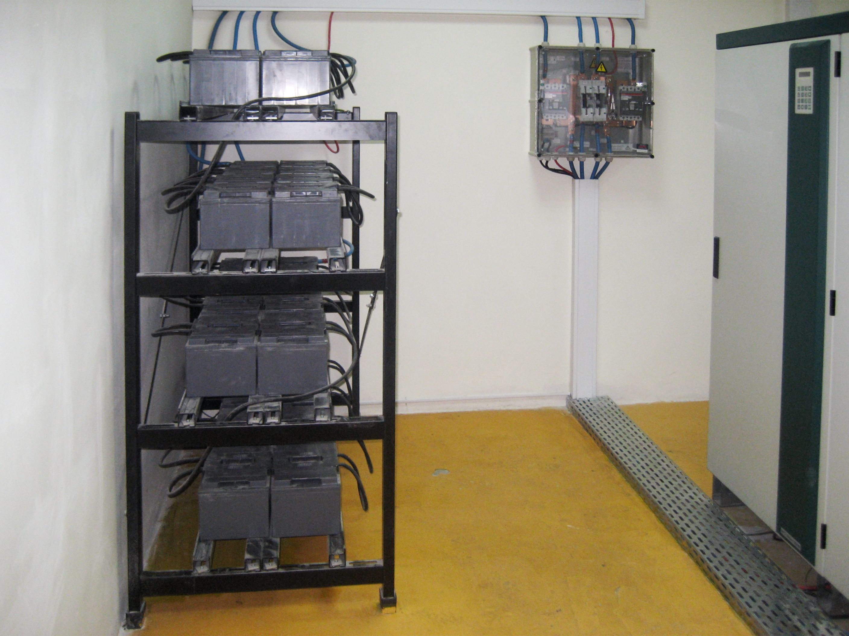 открытый батарейный стеллаж ИБП SILCON