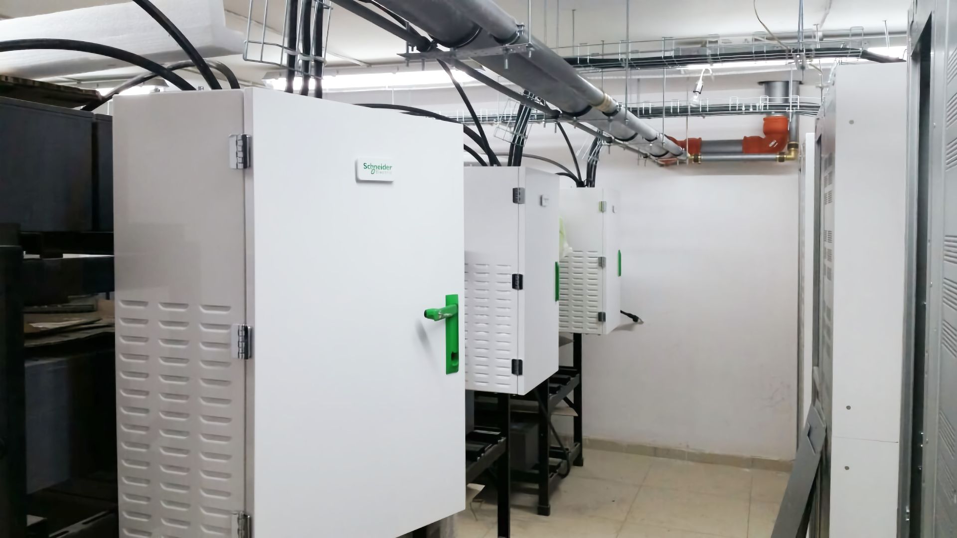 Установка и запуск первого в РК ИБП SE Galaxy VM 200kVA для Гарыш Сапары - г. Нур-Султан