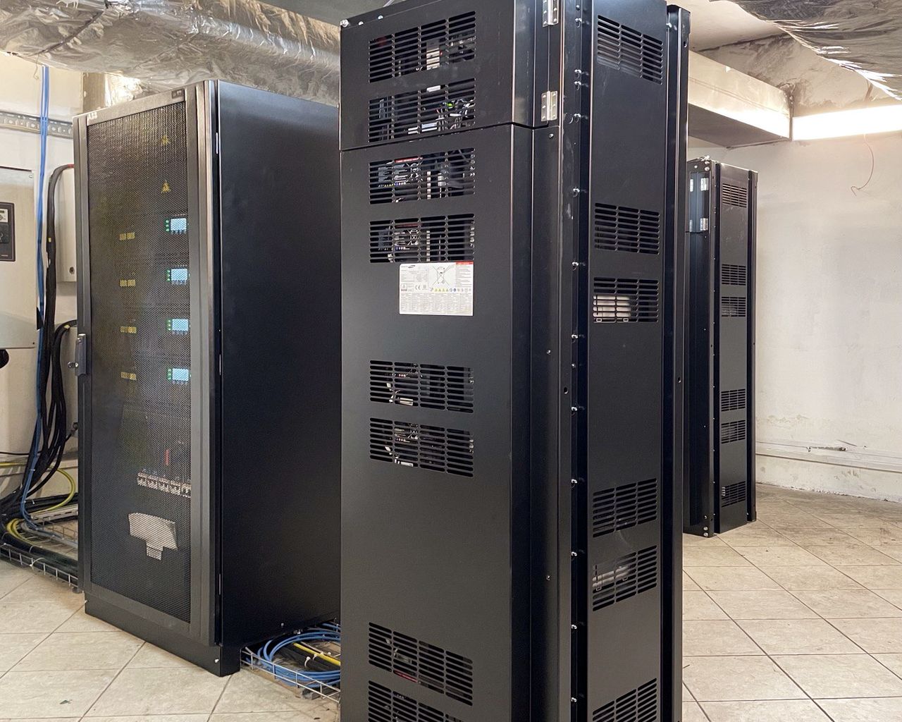 ИБП Easy UPS 3M мощностью 80кВт для филиала Банк ЦентрКредит в г. Костанай