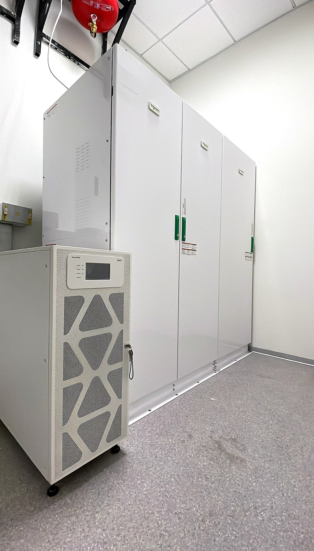 Schneider Electric Easy UPS 3M 60 кВА на объекте Freedom Holding