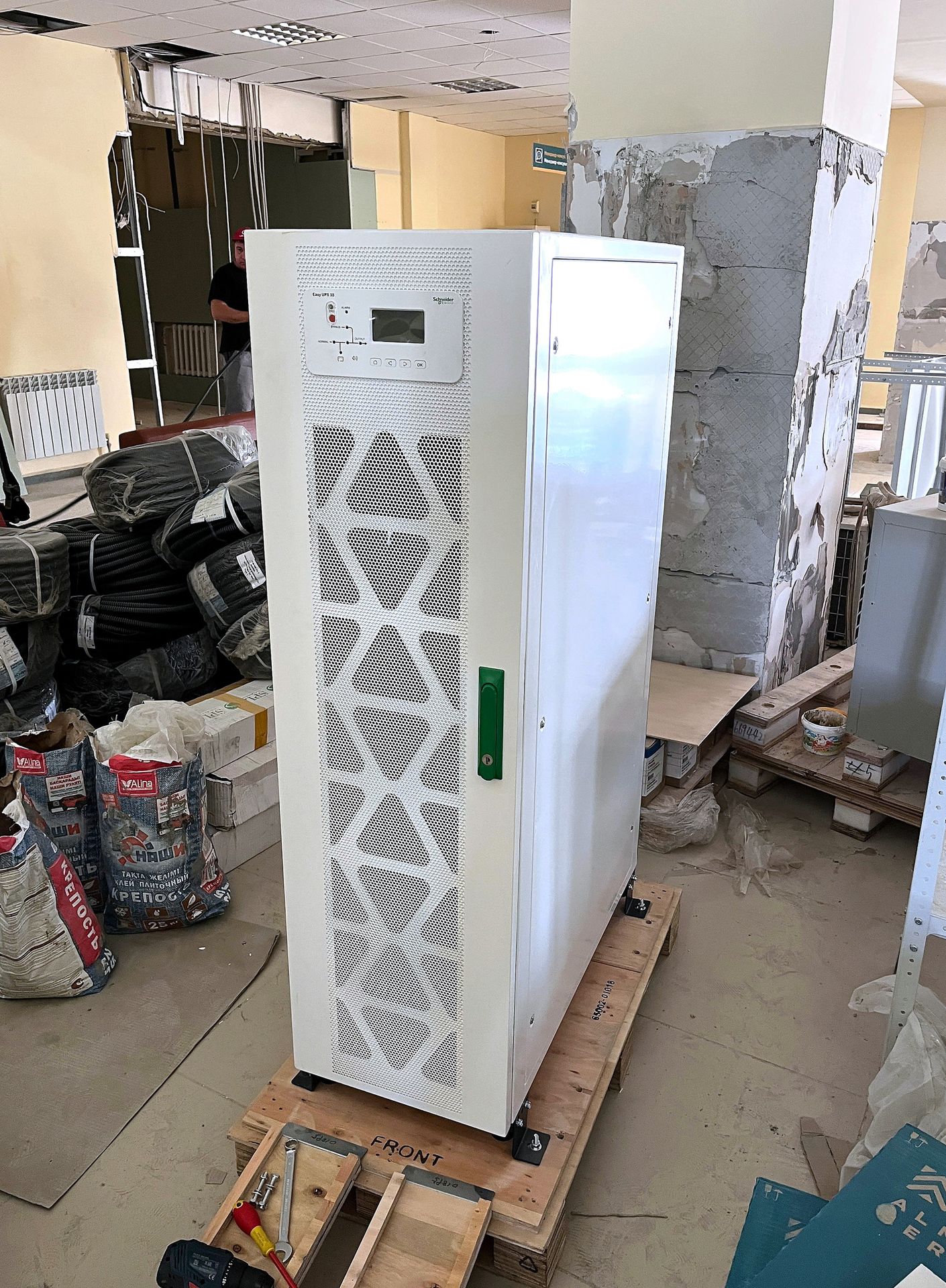 Общий вид ИБП Easy UPS 3S