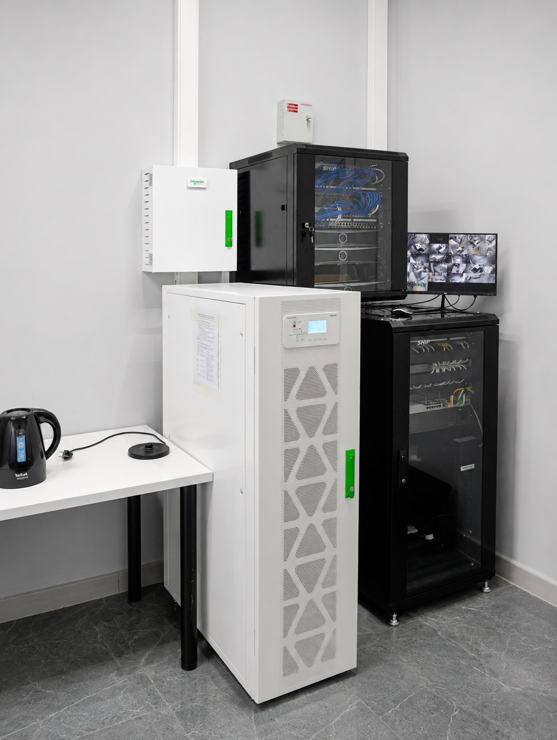 Установленный ИБП Easy UPS 3S 10 кВА на объекте Банка ЦентрКредит в п. Боралдай